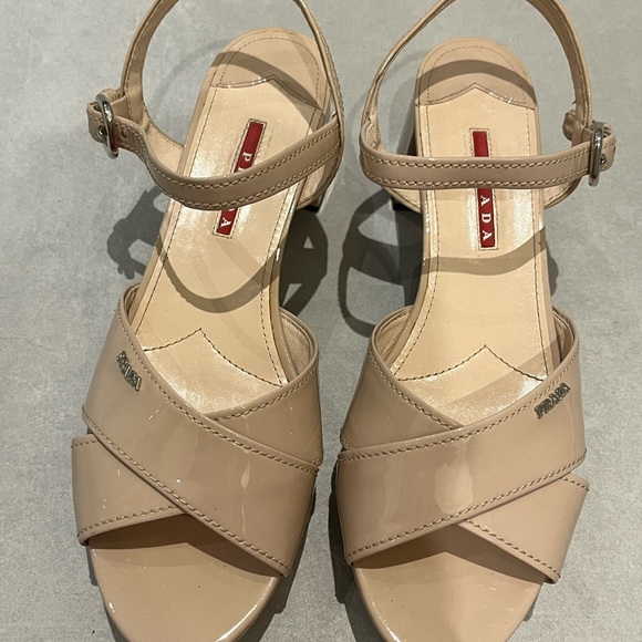 Prada nude patent platform heel logo sandal. Size EU 40 (fits like a US9-9.5). - Picture 2 of 10